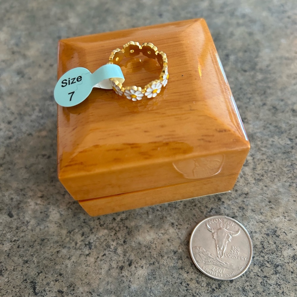💍 Daisy 925 Ring, Size 7, *Gold* Toned, NWT - Picture 4 of 7
